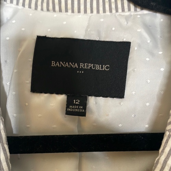 Banana Republic Black and White Blazer with Notched Lapels - Picture 2 of 4